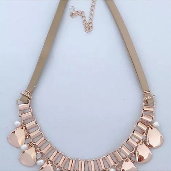 WHITE HOUSE BLACK MARKET ROSE GOLD TONE LEATHER CORD PEARLS 16"-20" NECKLACE NWT - Picture 2 of 4